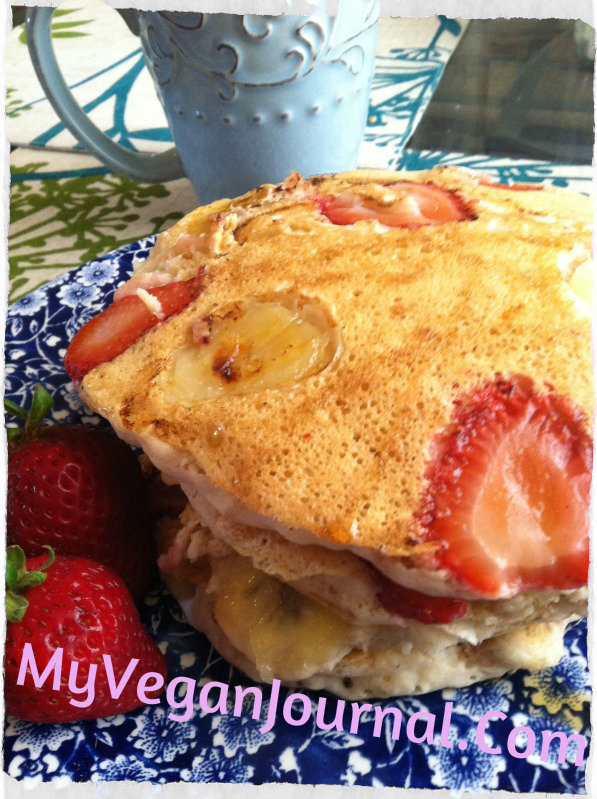 vegan_strawberry_banana_pancakes_3